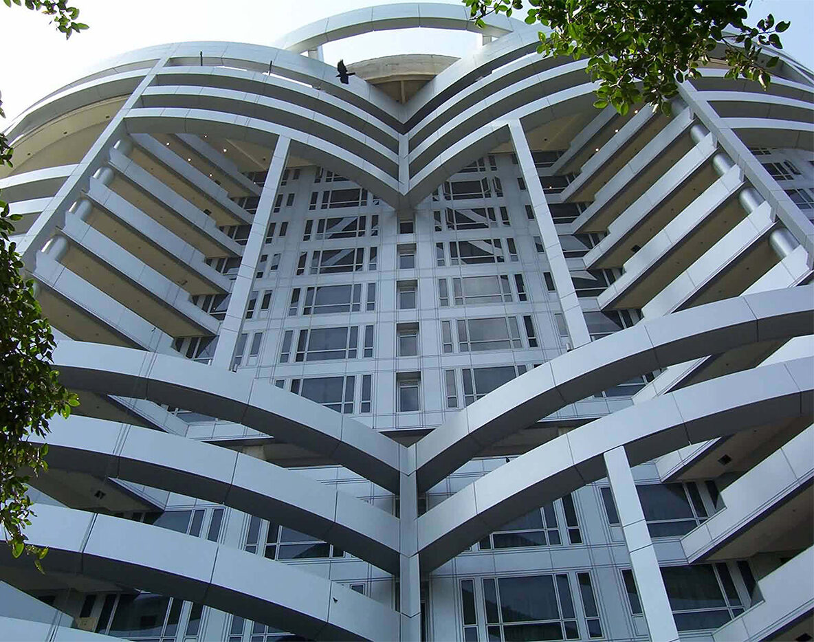 Taj Wellington Mews – aluminium cladding and curved sunshades recladding
